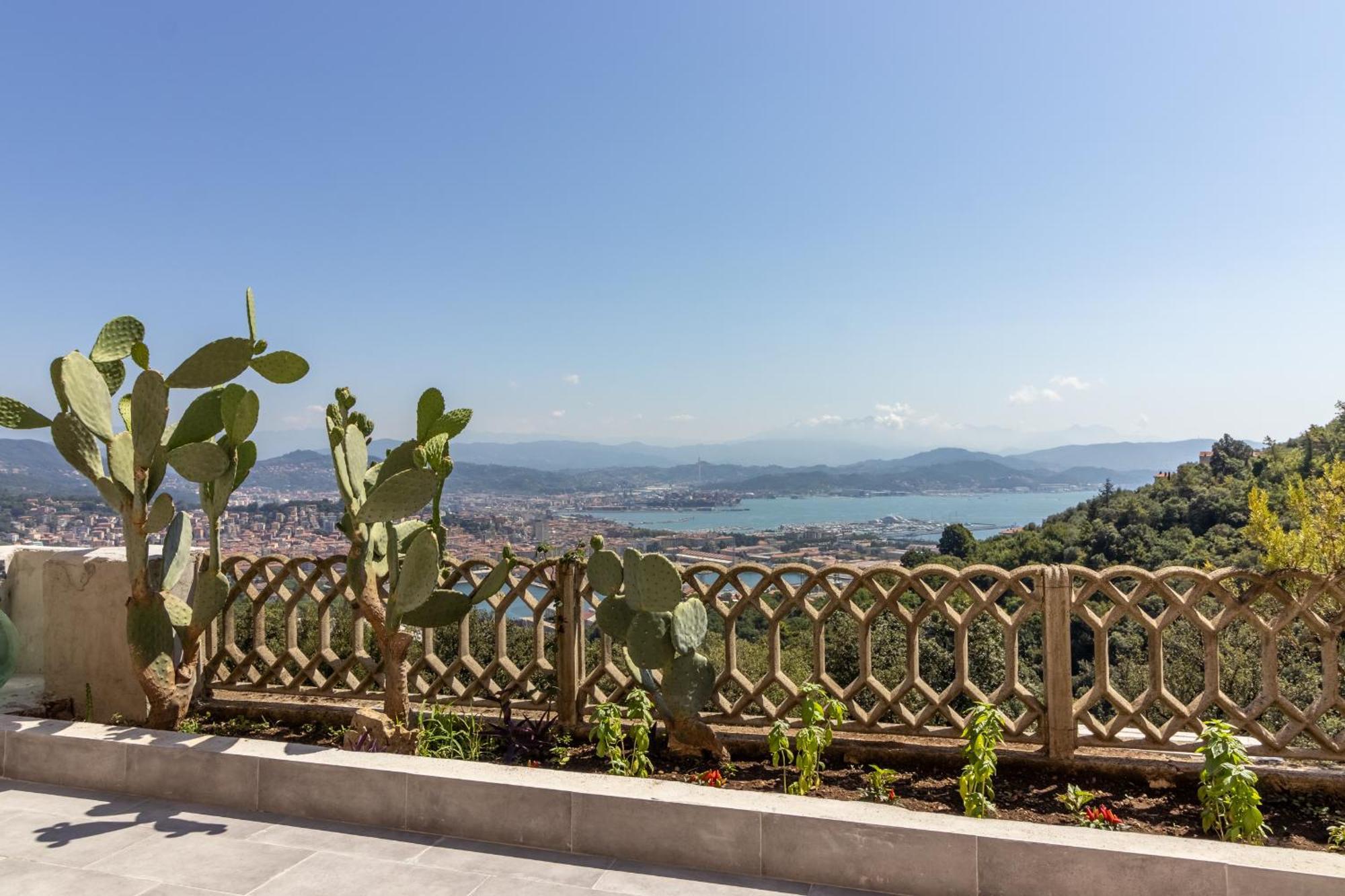 Golden View Holidays La Spezia
