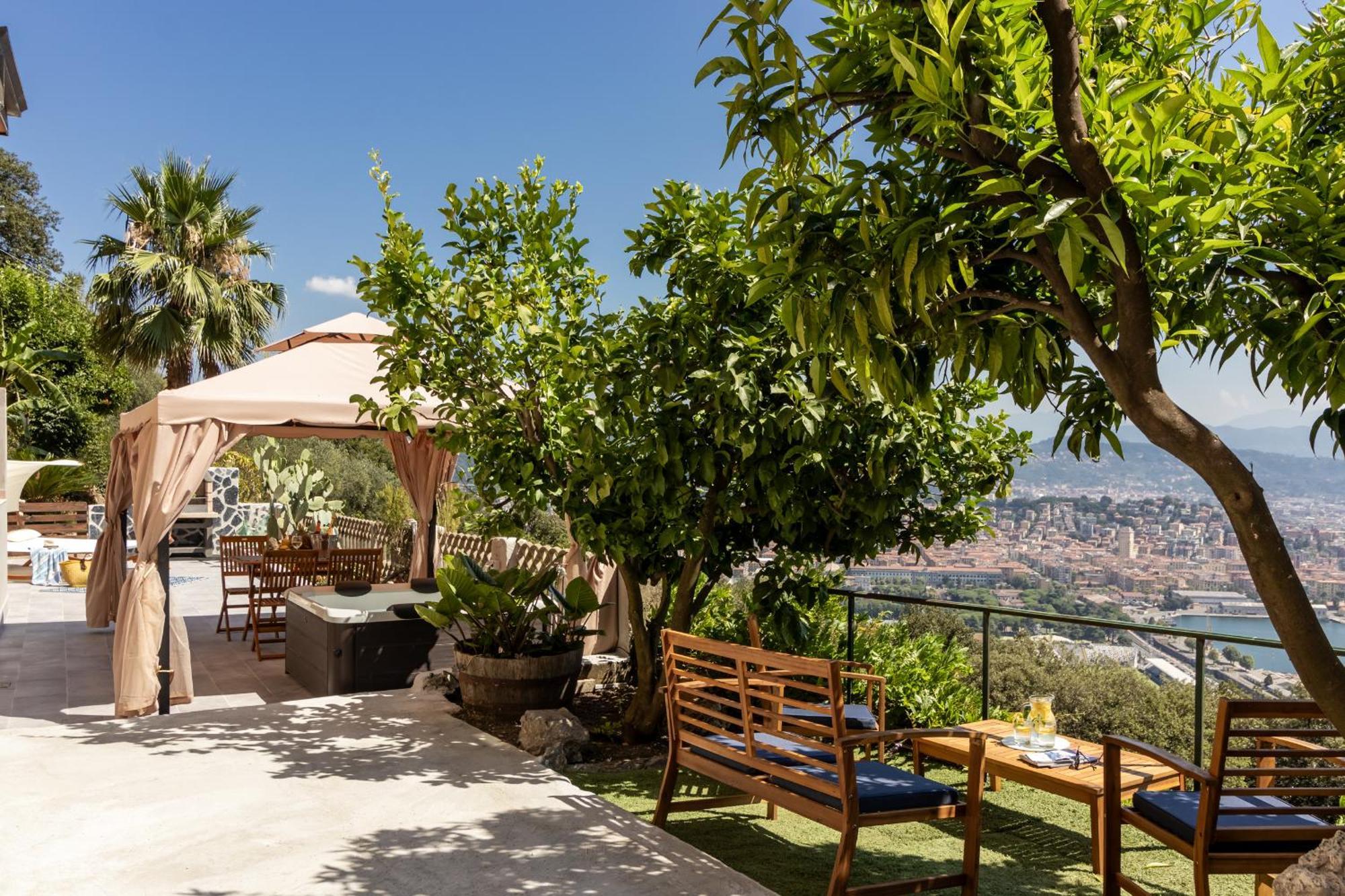 Golden View Holidays Apartment